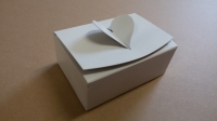 Dárková krabička s ozdobným víčkem (100x70x40 mm)
