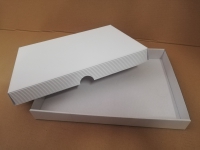 Dárková krabička bez průhledu – bílá (370x270x40 mm)