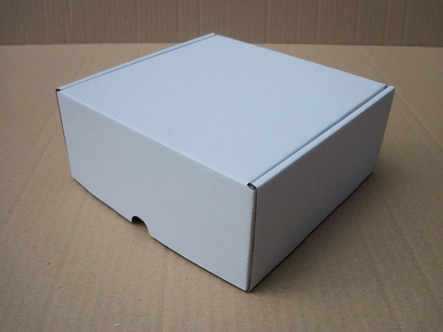 Skládací dárková krabička bílo-hnědá (180x180x80)