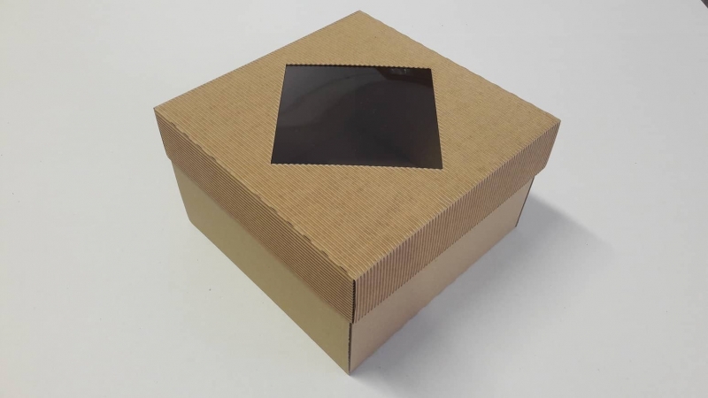 Dárková krabička s průhledem obdélník – hnědá (260x250x150 mm)