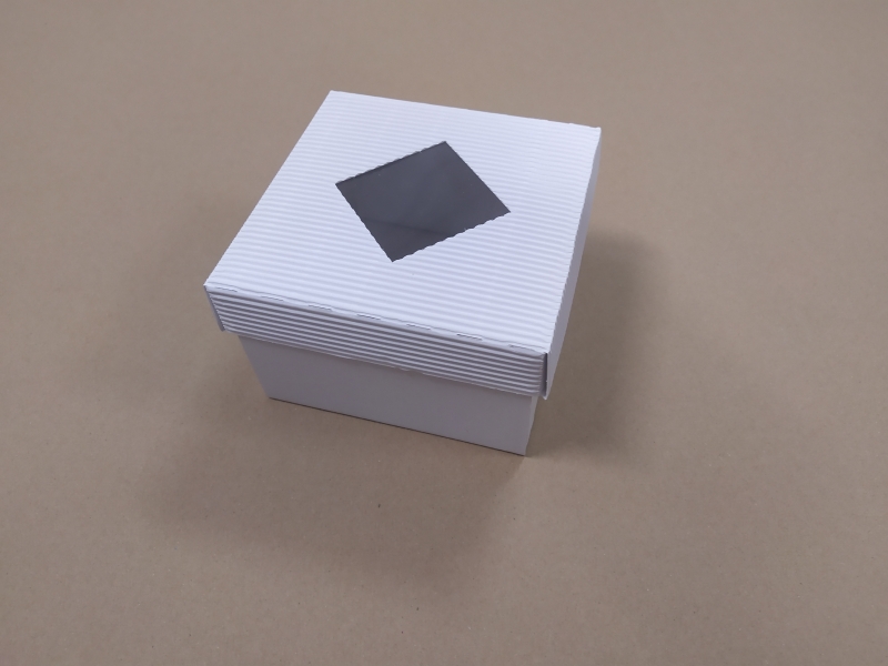 Dárková krabička s průhledem obdélník - bílá (135x130x80 mm)