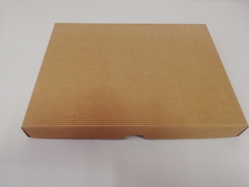 Dárková krabička bez průhledu – hnědá (370x270x40 mm)